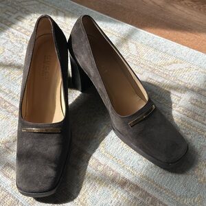 Gucci Grey Suede Block Heel Pumps with Gold Bar size 8
